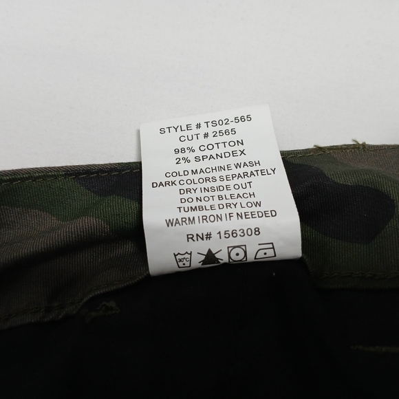 L.T.J. Letters To Juliet Ladies Camo Distressed Hem Shorts. NWT Size L - Picture 7 of 7